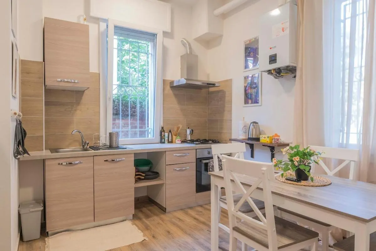 A Soli 10 Min Da Sant'Orsola - Interno 4 Con Design E Comfort Bologna 0*,