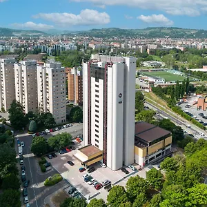 4* מלון Western Tower